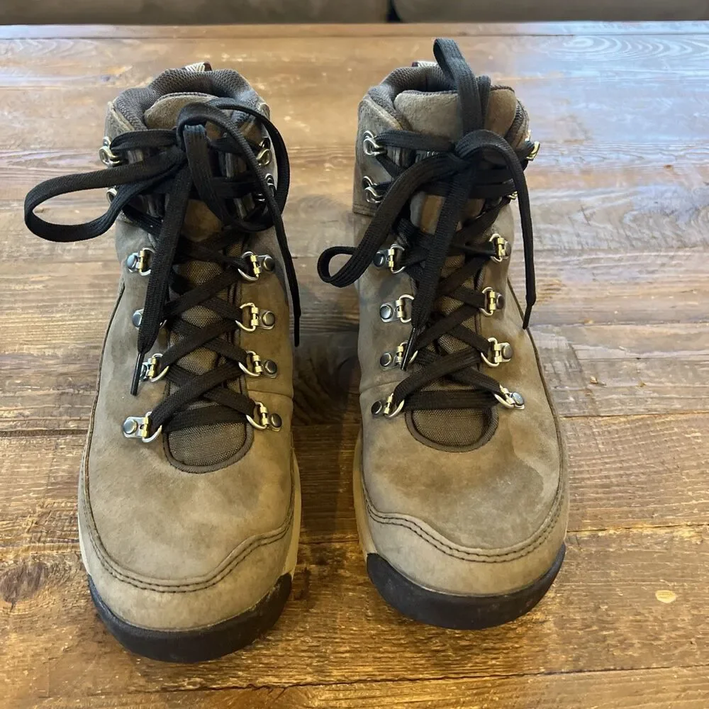 Danner Women's Adrika Hiking Boots Suede Shoes Size 8.5 Water Resistant EUC